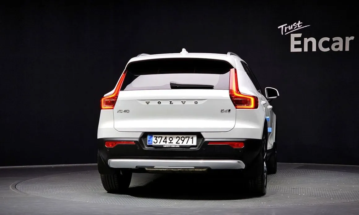 Volvo XC40 — фото 2