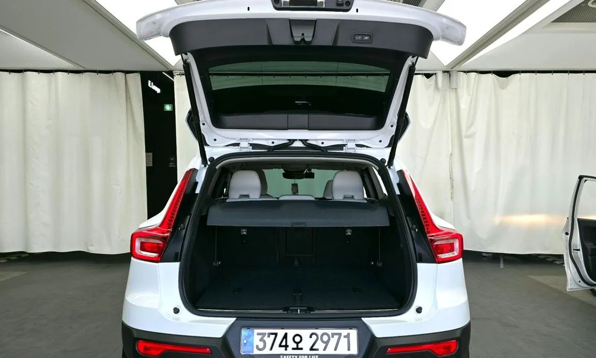Volvo XC40 — фото 10