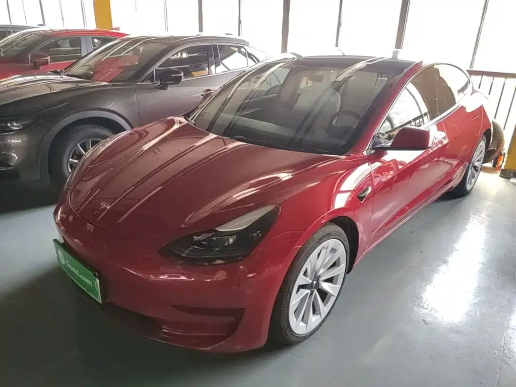 Tesla Model 3 — фото 1