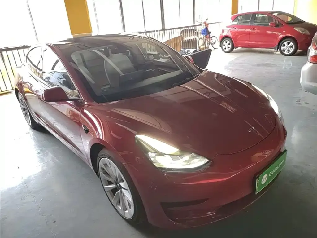 Tesla Model 3 — фото 7