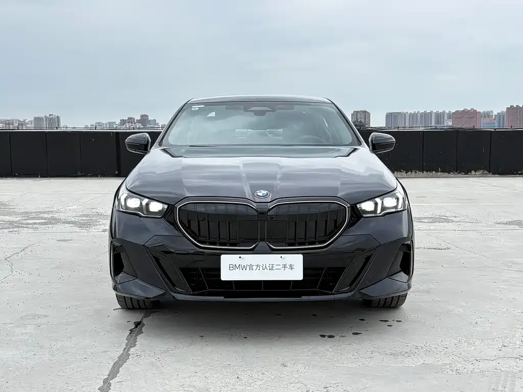 BMW 5 Series — фото 5