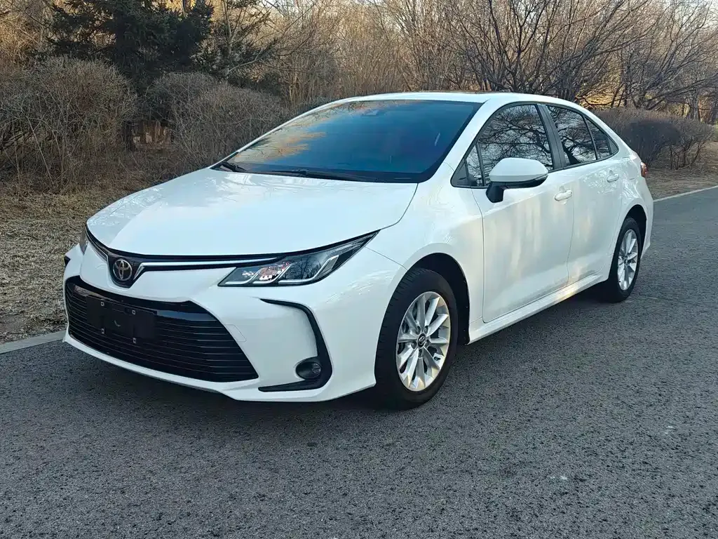 Toyota Corolla — фото 1