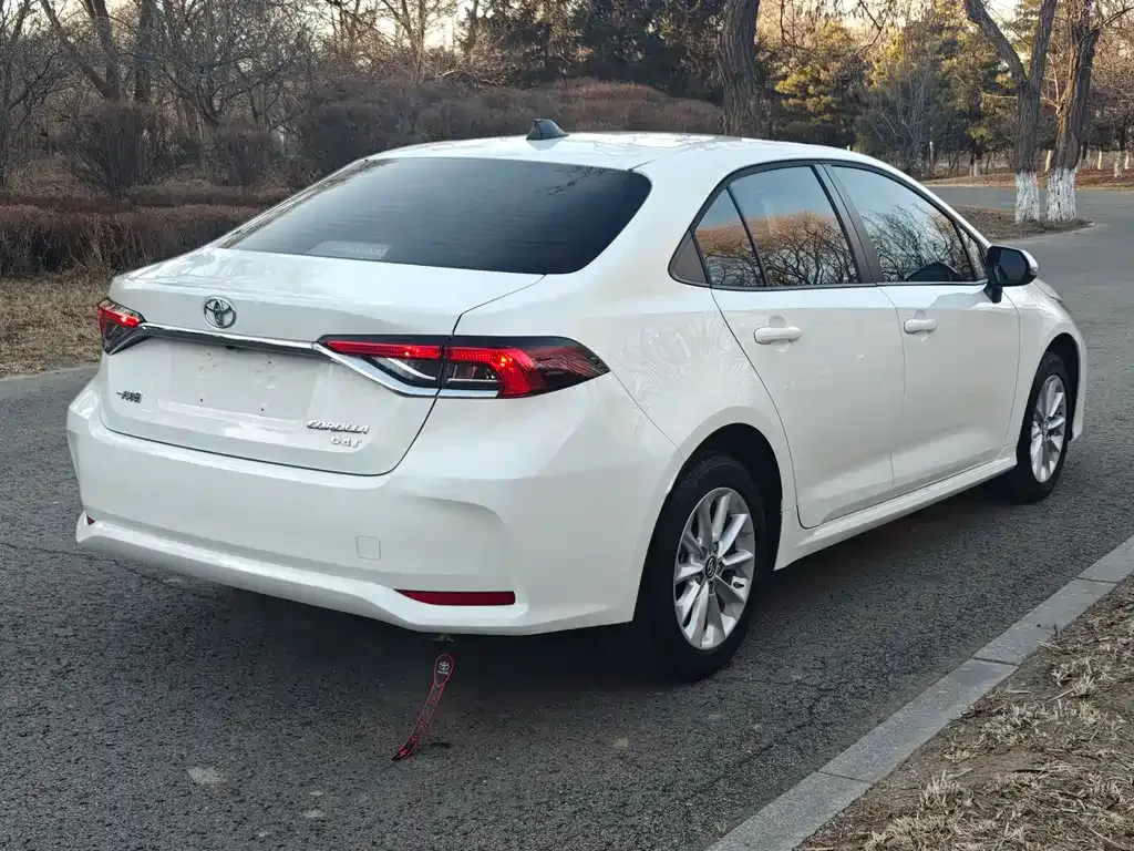 Toyota Corolla — фото 10