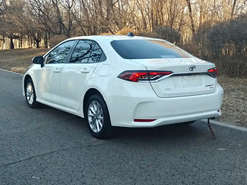 Toyota Corolla — фото 9