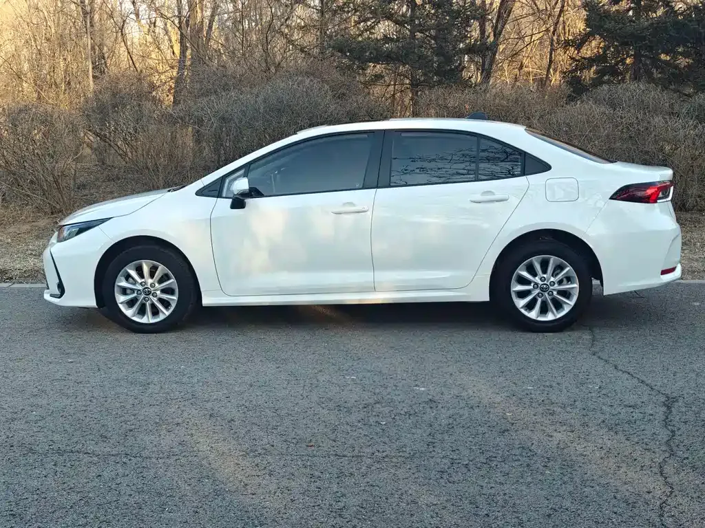 Toyota Corolla — фото 8