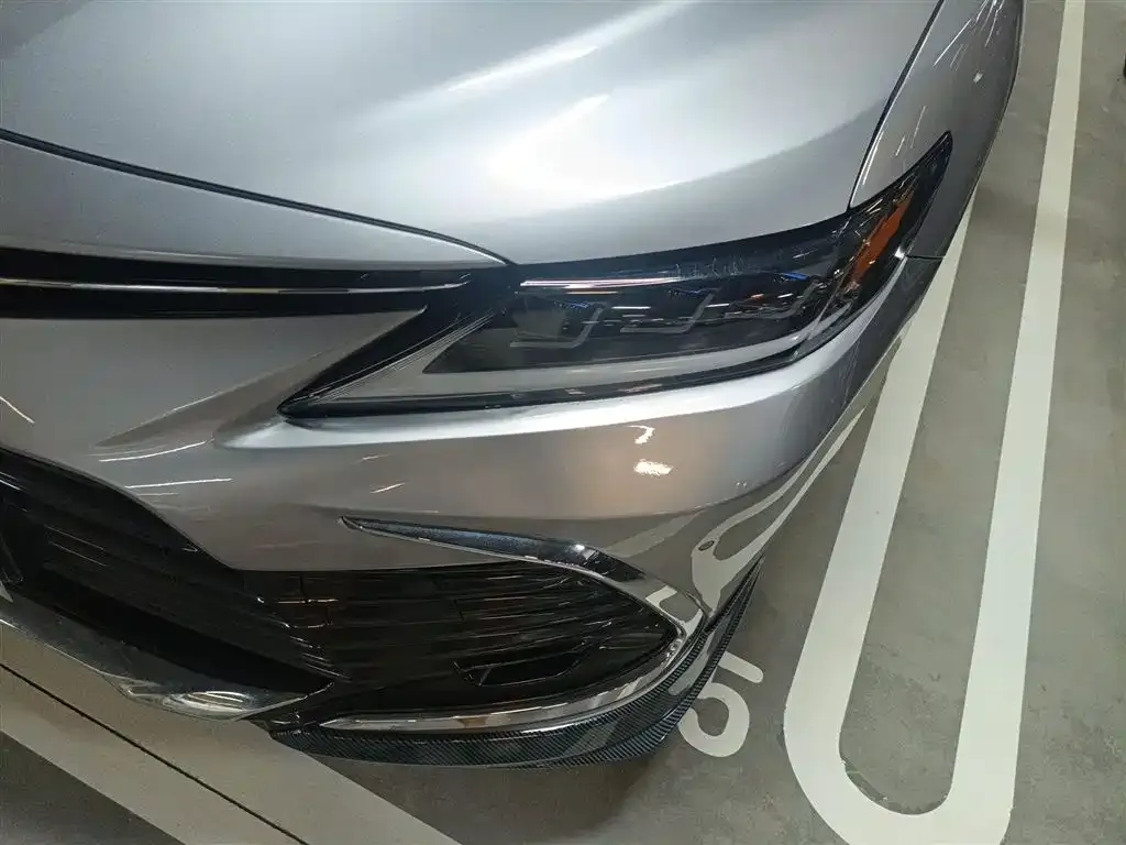 Toyota Camry — фото 2