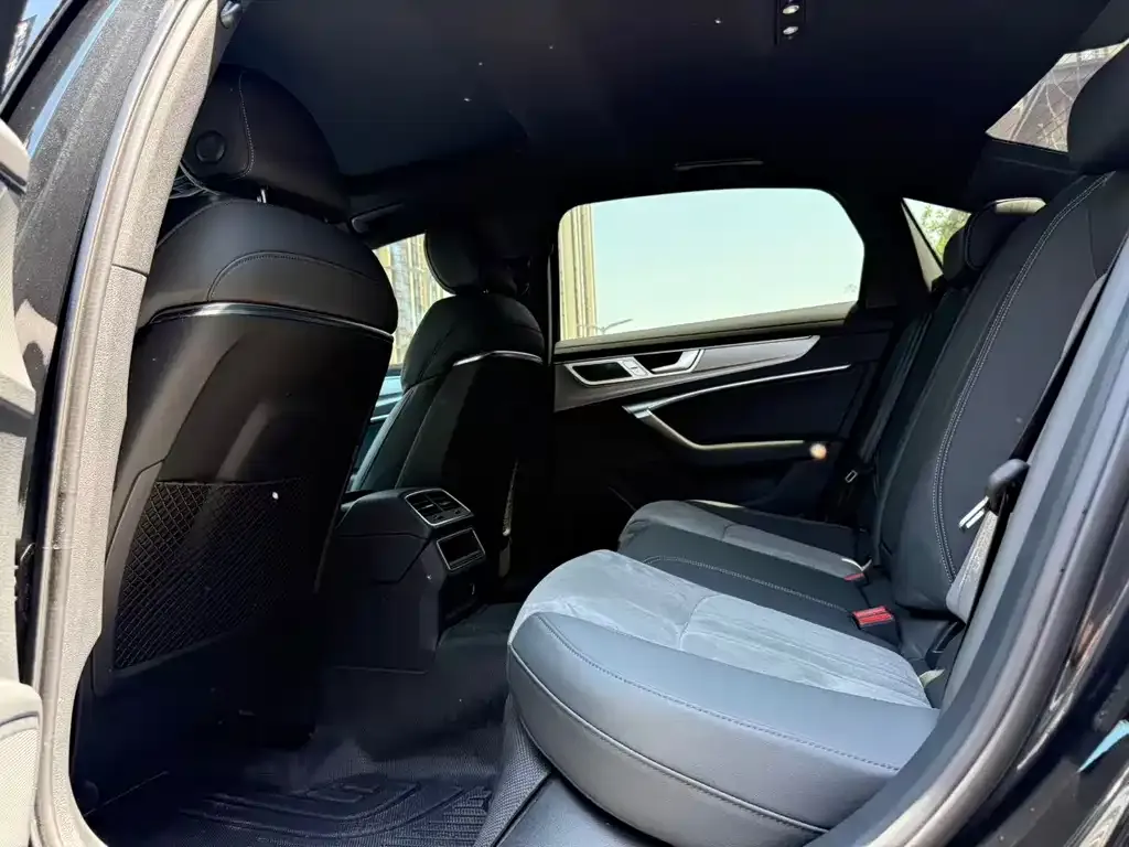 Audi A6L 2024 из CN, фото 2