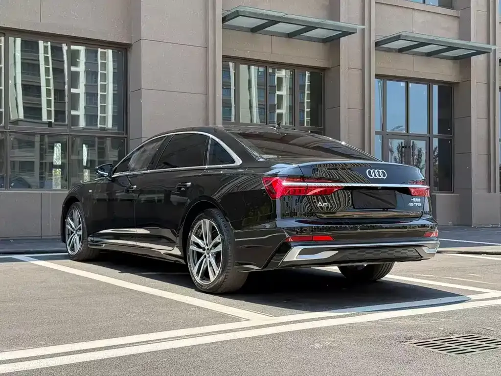 Audi A6L 2024 из CN, фото 4