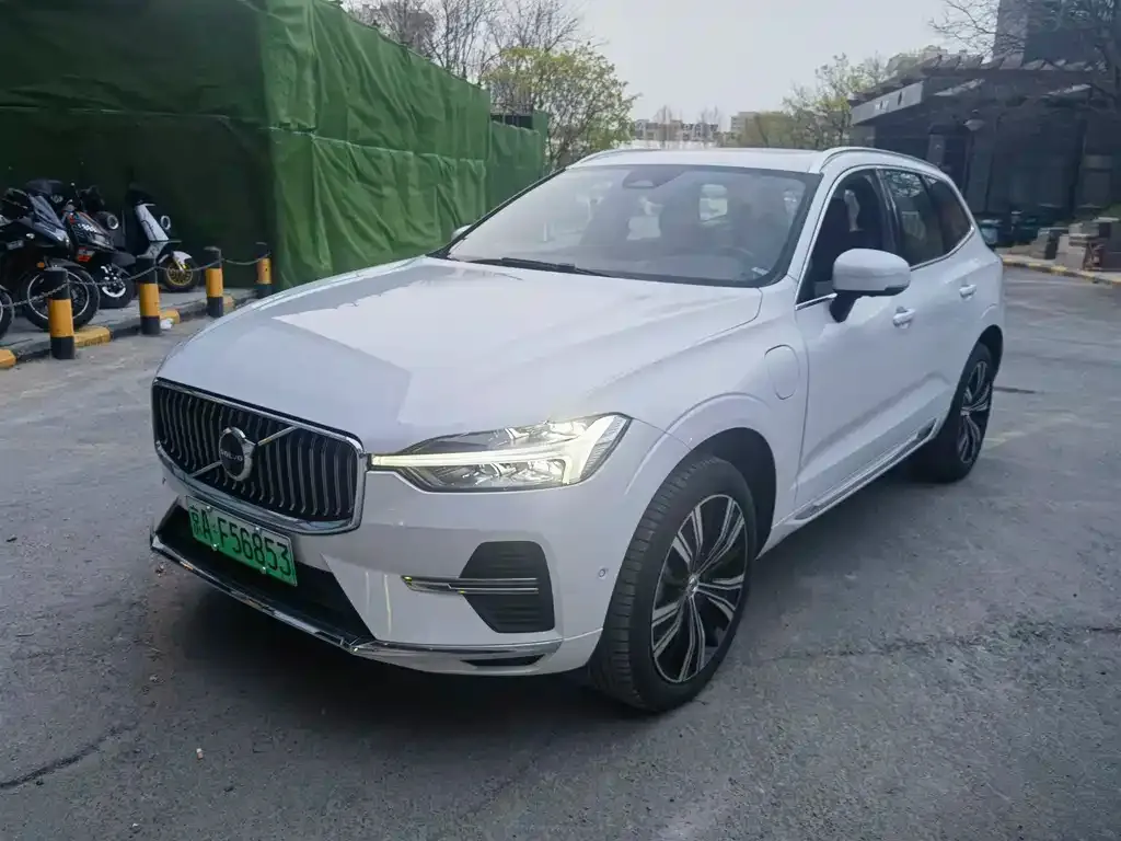 Volvo XC60 PHEV — фото 1