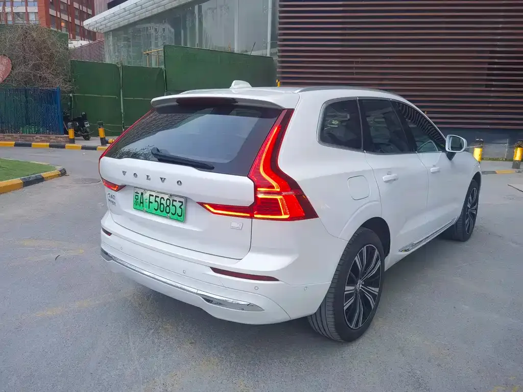 Volvo XC60 PHEV — фото 2