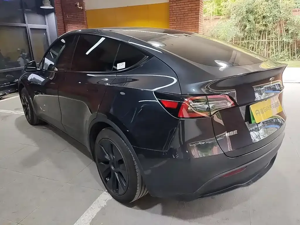 Tesla Model Y — фото 5