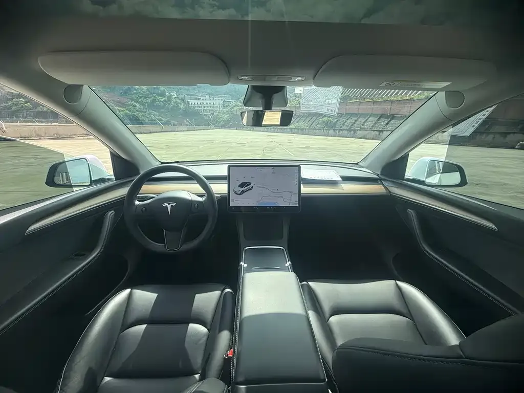 Tesla Model Y — фото 7