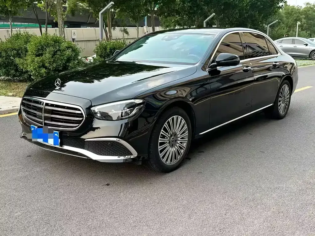 Mercedes-Benz E-Class — фото 1