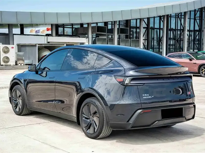 Tesla Model Y — фото 7