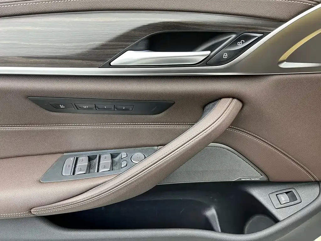 BMW 5 Series — фото 10