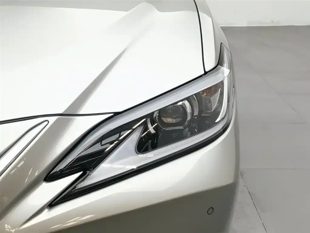 Lexus ES 2023 из CN, фото 3