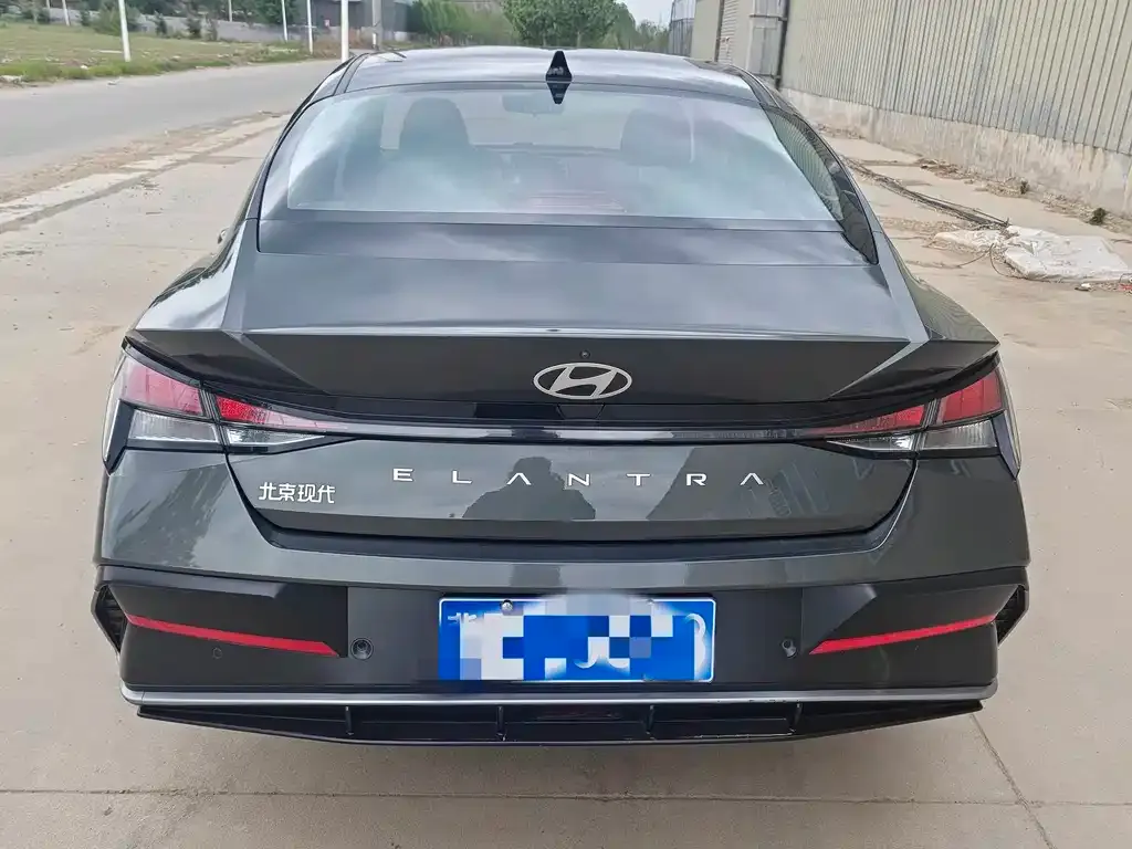 Hyundai Elantra — фото 3