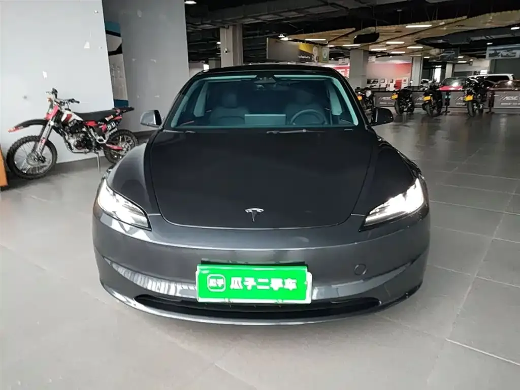 Tesla Model 3 — фото 7