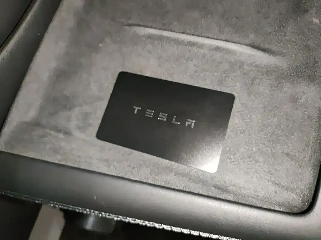 Tesla Model 3 — фото 8