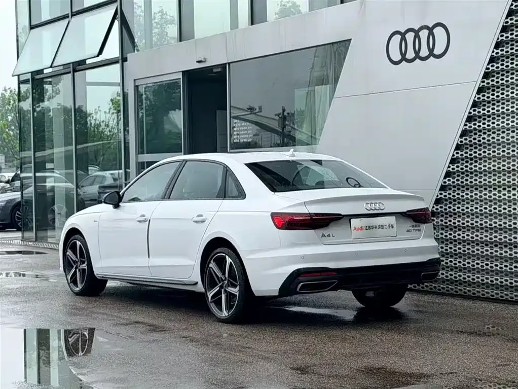 Audi A4L — фото 5