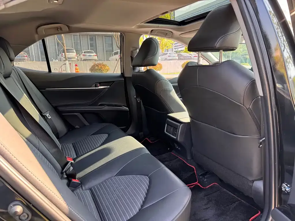 Toyota Camry 2023 из CN, фото 4