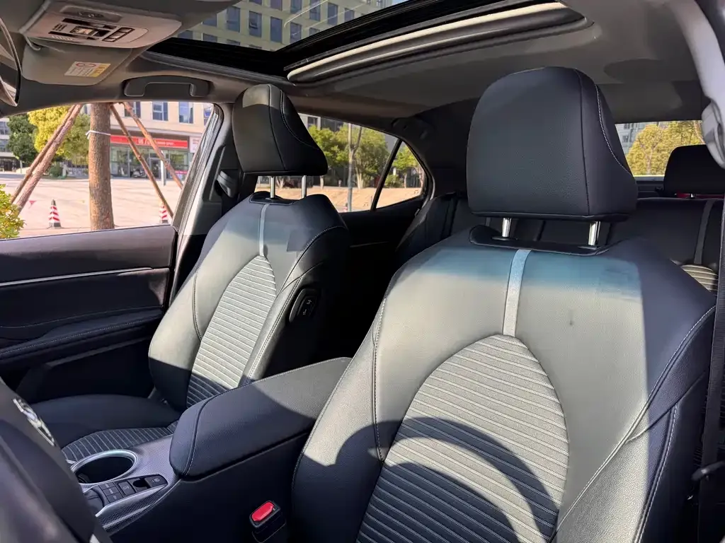 Toyota Camry 2023 из CN, фото 3