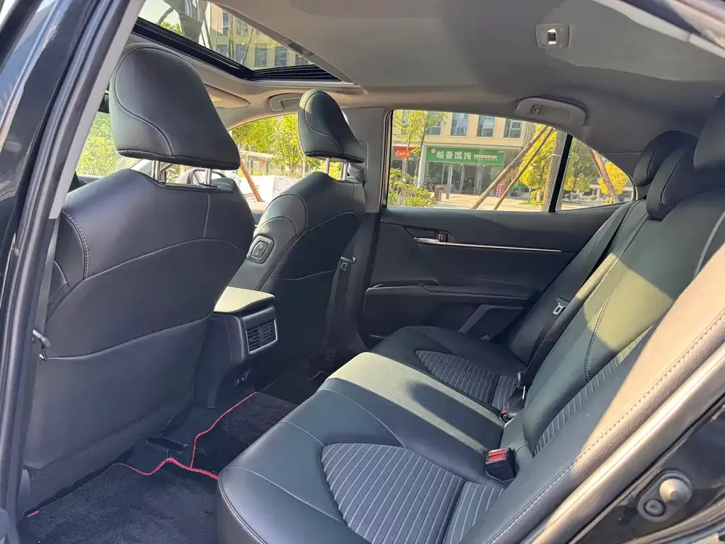 Toyota Camry 2023 из CN, фото 5