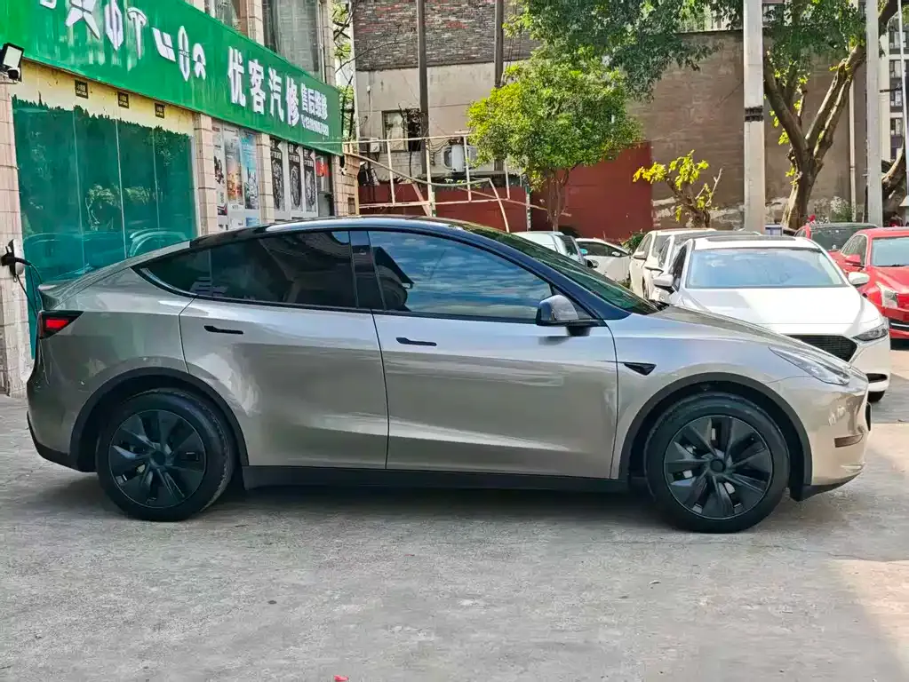 Tesla Model Y — фото 7