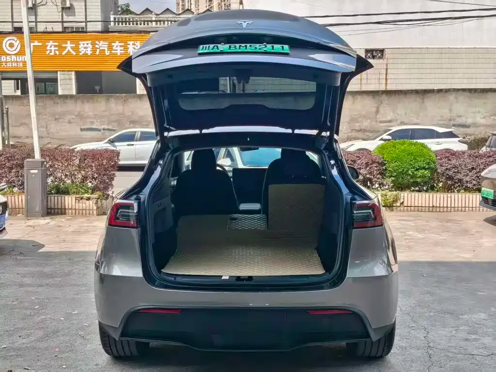 Tesla Model Y — фото 3