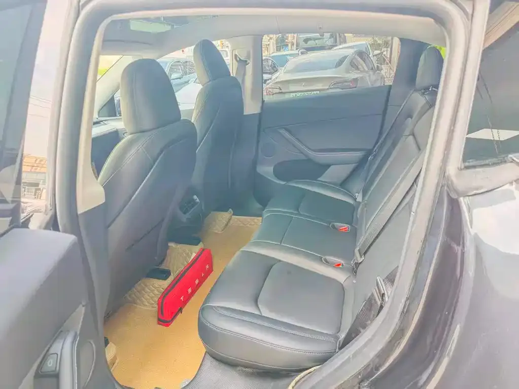 Tesla Model Y — фото 2