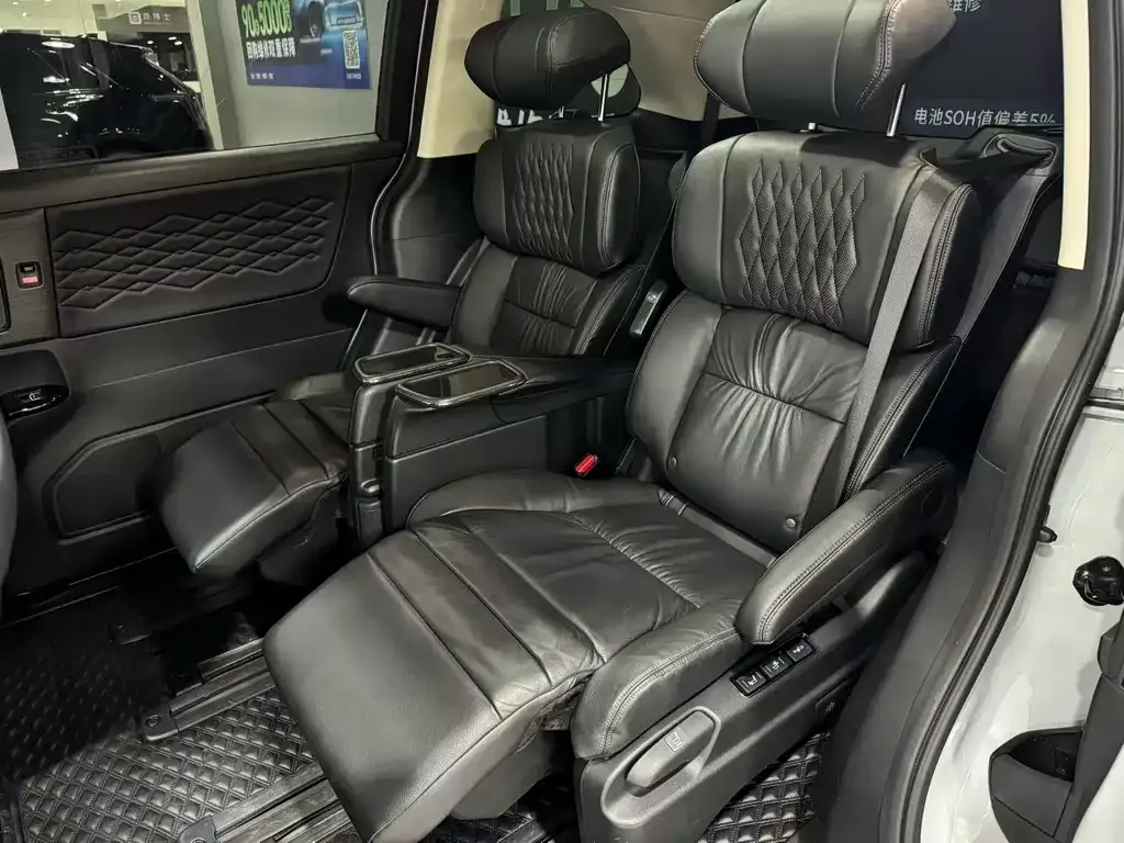 Honda Elysion 2024 из CN, фото 3