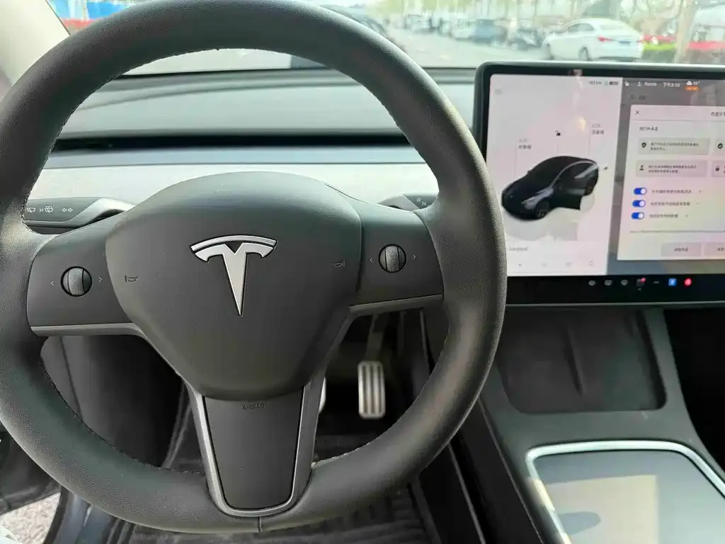 Tesla Model Y — фото 3