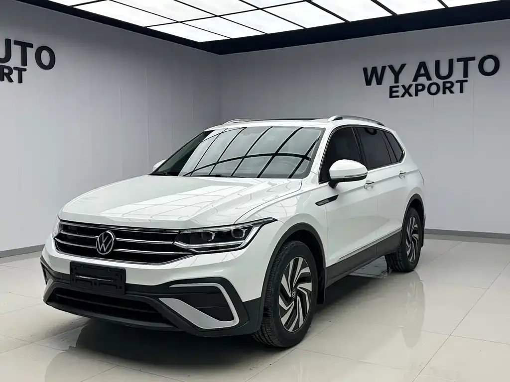 Volkswagen Tiguan L — фото 1