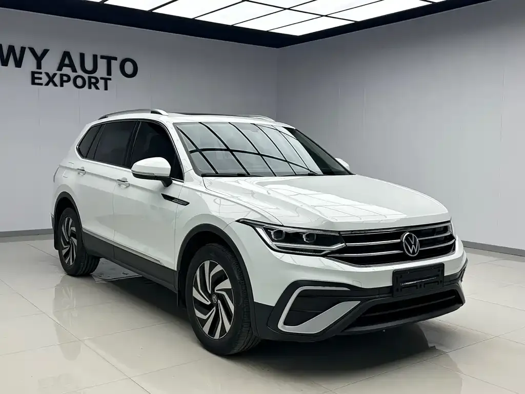 Volkswagen Tiguan L — фото 9