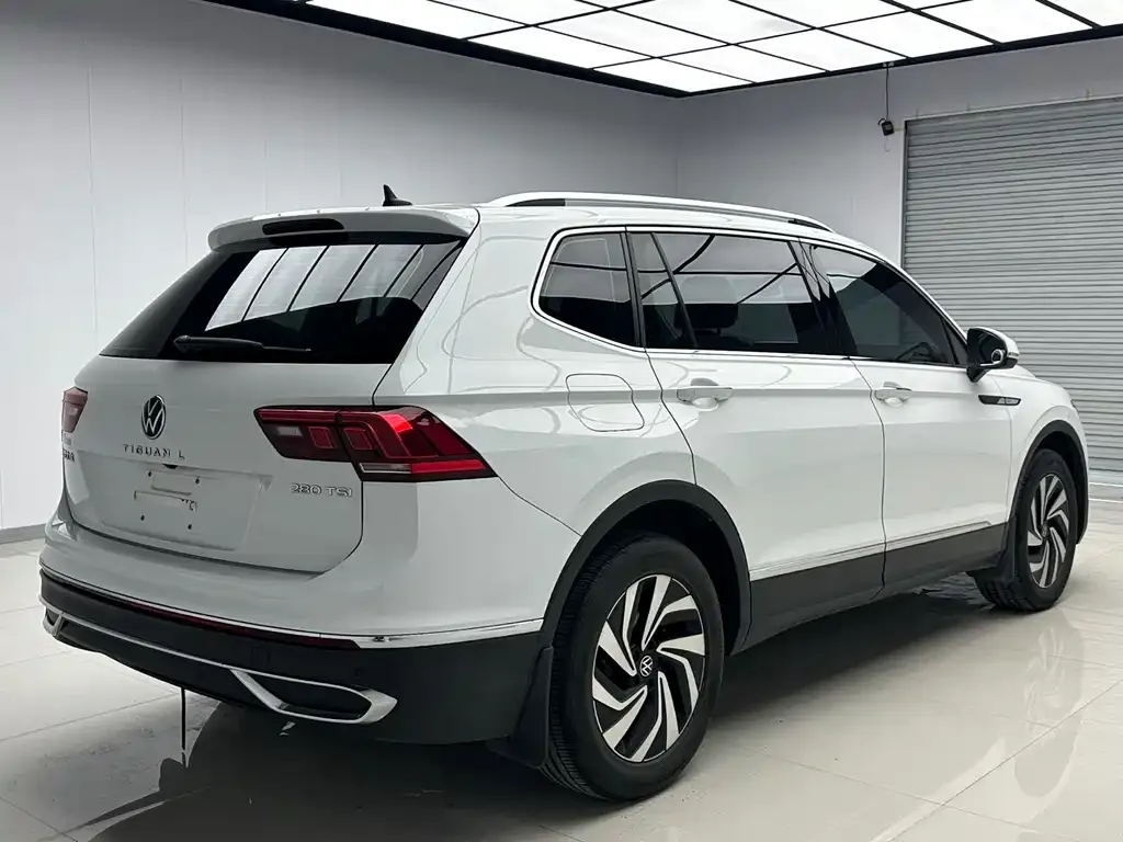 Volkswagen Tiguan L — фото 10
