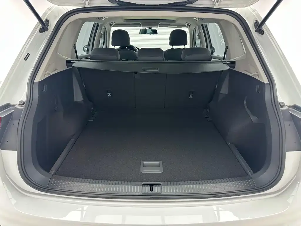 Volkswagen Tiguan L — фото 5
