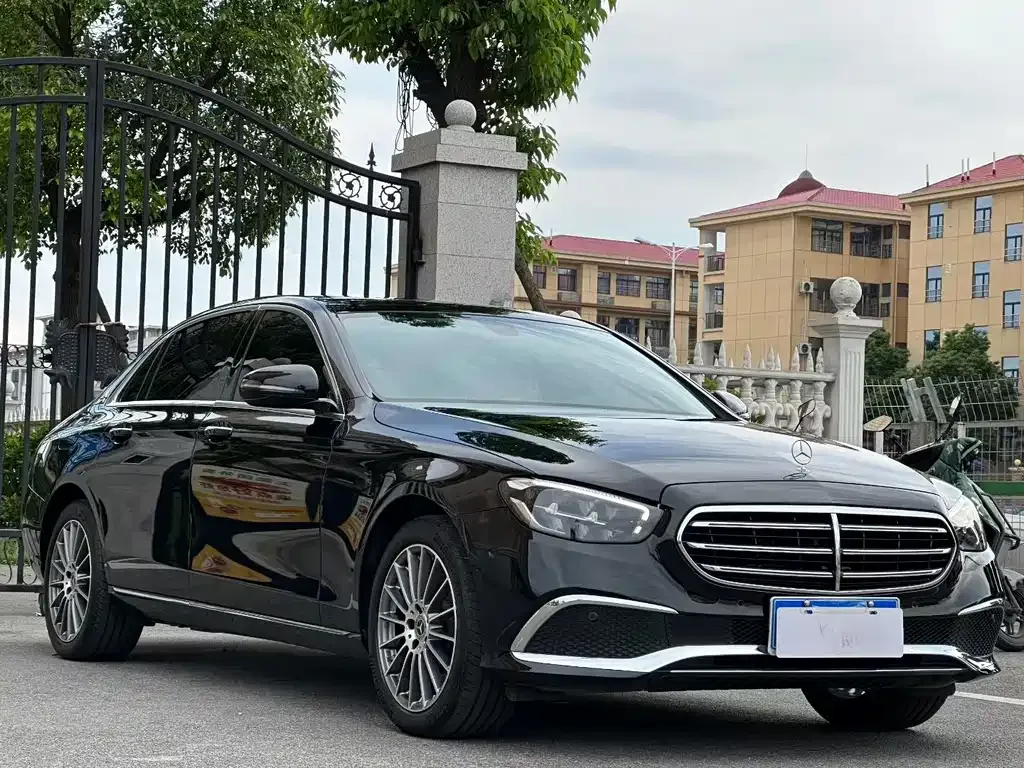 Mercedes-Benz E-Class — фото 4