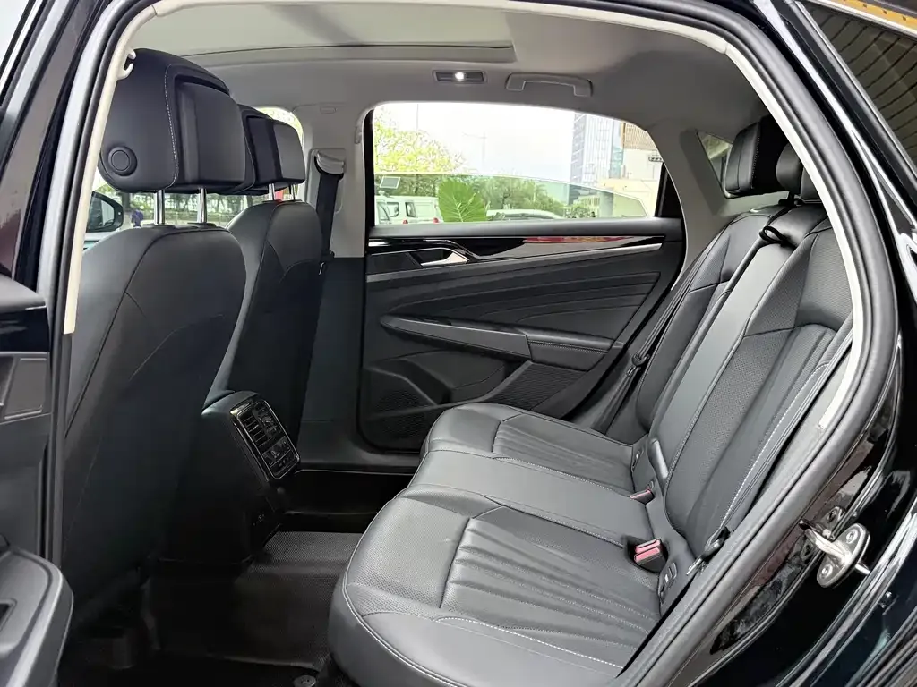 Volkswagen Passat — фото 8