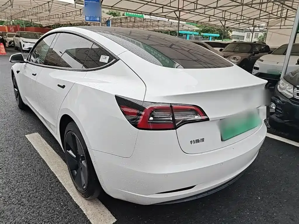 Tesla Model 3 — фото 10