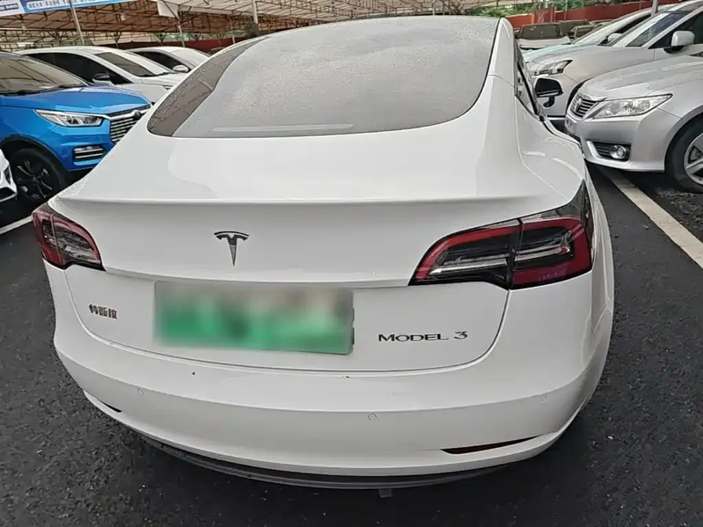 Tesla Model 3 — фото 3