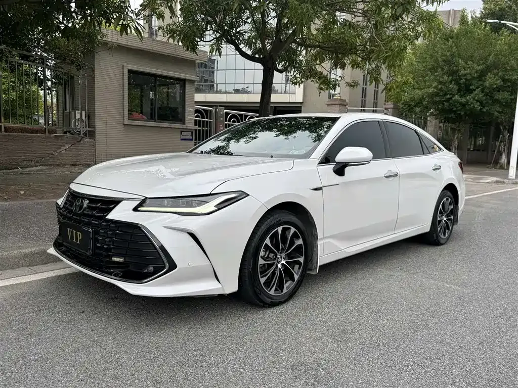 Toyota Avalon — фото 1