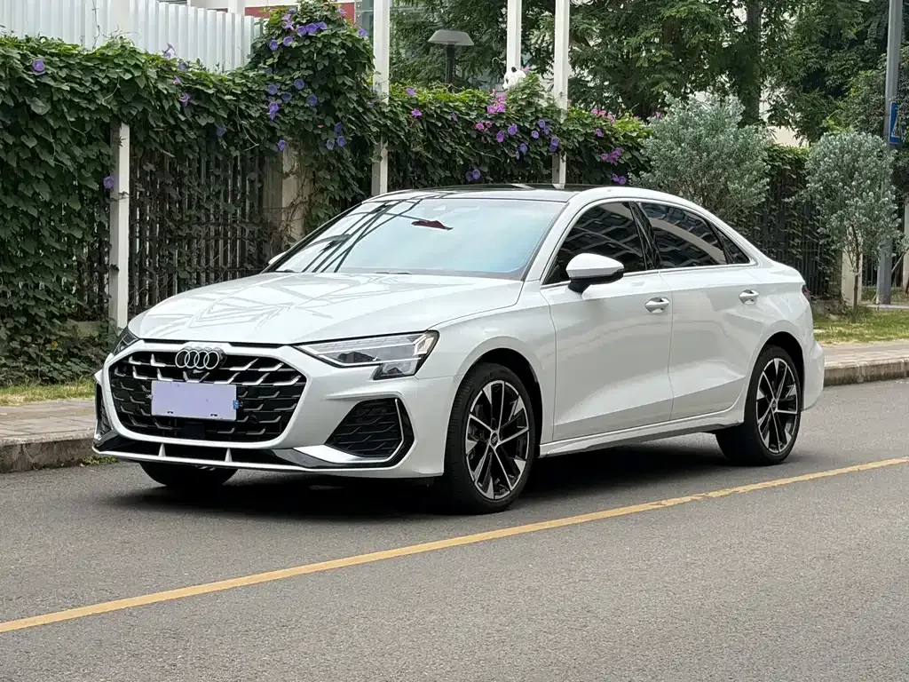 Audi A3 — фото 1