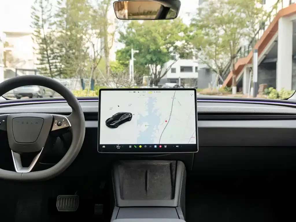 Tesla Model 3 — фото 9