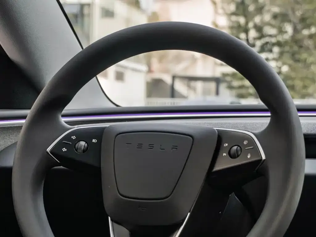 Tesla Model 3 — фото 3