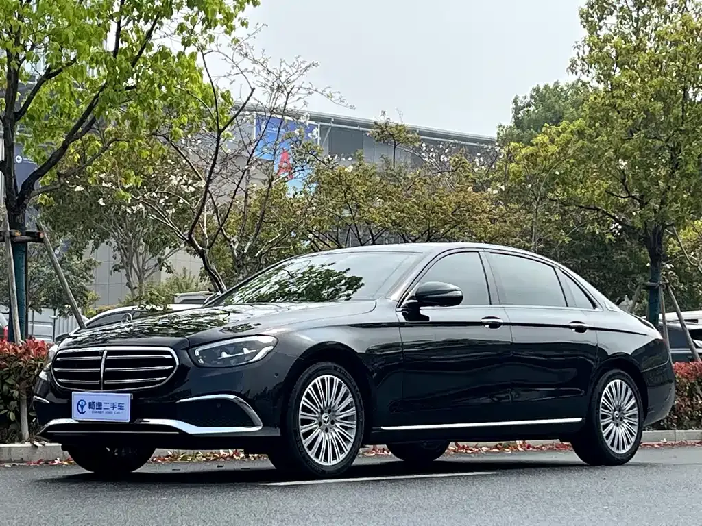 Mercedes-Benz E-Class — фото 1