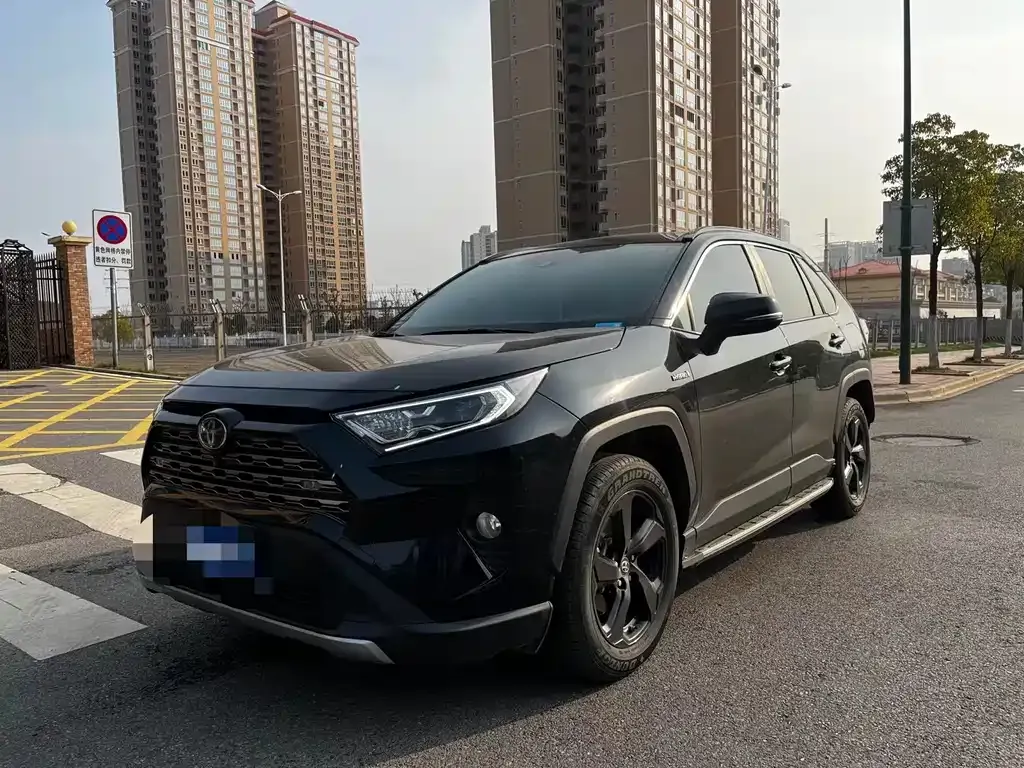 Toyota RAV4 — фото 5