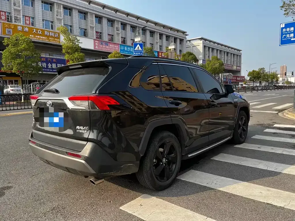 Toyota RAV4 — фото 6