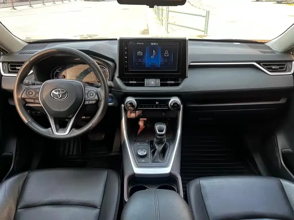 Toyota RAV4 — фото 4