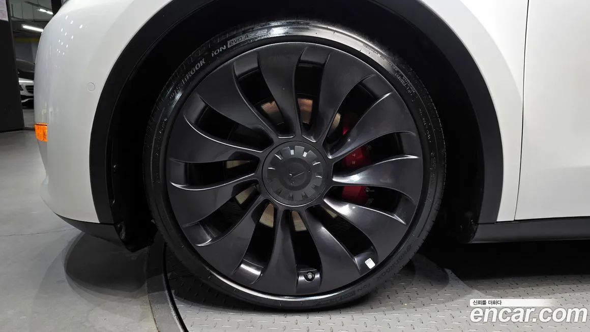 Tesla Model Y 2021 из KR, фото 2