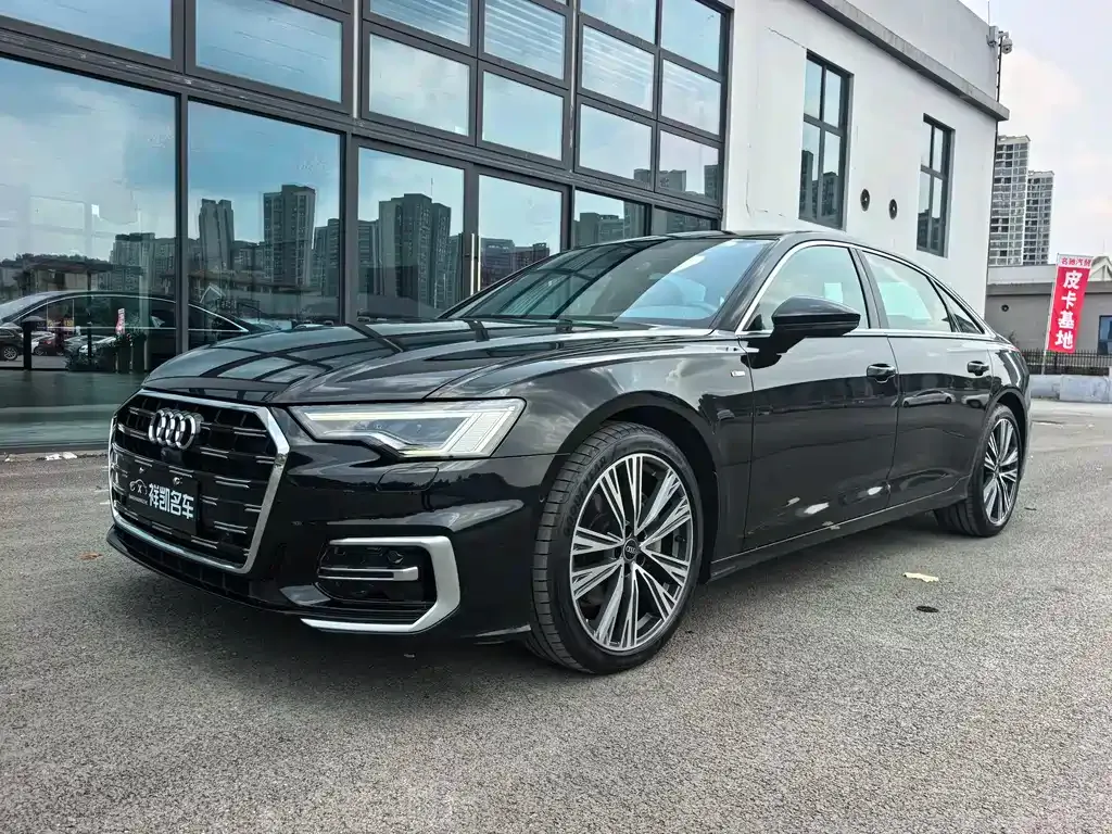 Audi A6L — фото 1
